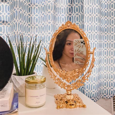 Small Mirror Selfie Poses To Try, As Seen On Pinay Celebs.
